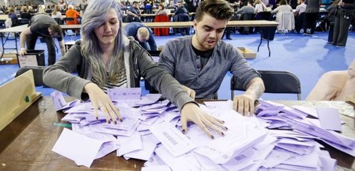 Sčítání hlasů voleb do skotského parlamentu.