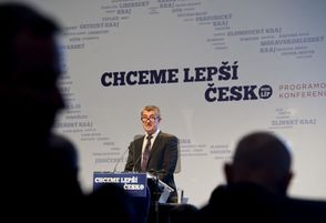 Andrej Babiš při projevu na konferenci.