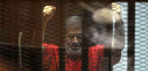 Rozsudky padly pro údajné spolupracovníky svrženého prezidenta Muhammada Mursího (na snímku).