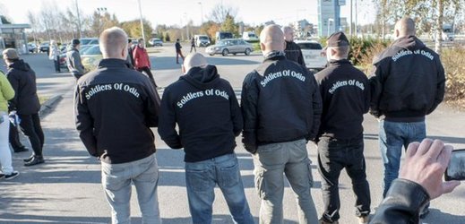 Ódinovi vojáci ve Finsku v "klubových" bundách s logem (ilustrační foto).
