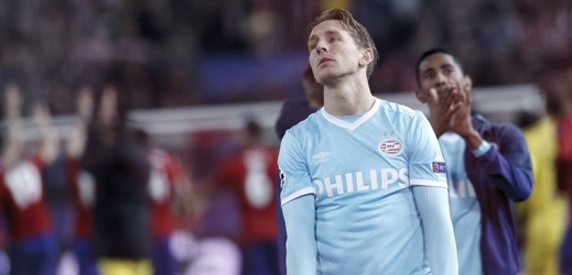 Útočník PSV Eindhoven Luuk De Jong se může radovat z titulu.