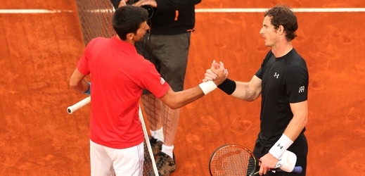 Srbský tenista Novak Djokovič porazil v madridském finále Skora Andyho Murrayho. 