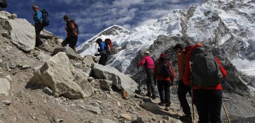 Horolezci v základním táboře pod Everestem (ilustrační foto).