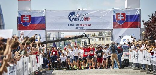 Start charitativního závodu Wings for Life World Run