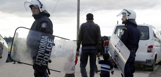 Policejní kontrola na řeckých hranicích.