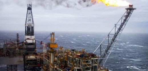Odhad letošního nárůstu poptávky po ropě agentura mírně zvýšila.