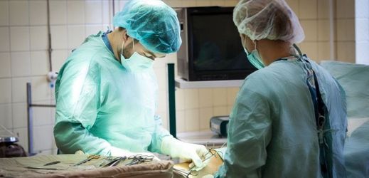 IKEM provedl první transplantaci dělohy v Česku.