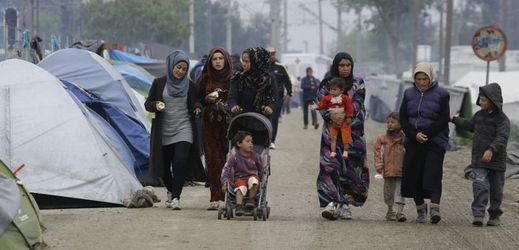 Řecký tábor pro migranty, ženy a děti.
