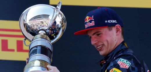 Max Verstappen poprvé zvítězil ve formuli 1.