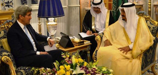 Americký ministr zahraničí John Kerry na schůzce se saúdskoarabským králem Salmánem hovořil o situaci v Sýrii a tamním příměří. 