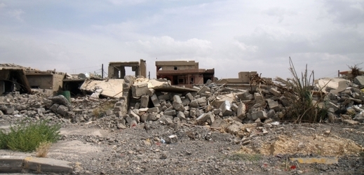 Budovy v Iráku poškozené po útoku IS (ilustrační foto).