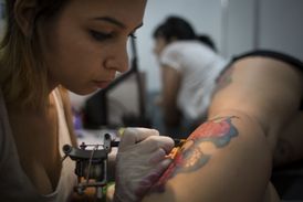 Čtvrtina lidí, kteří se nechají tetovat, toho následně lituje.