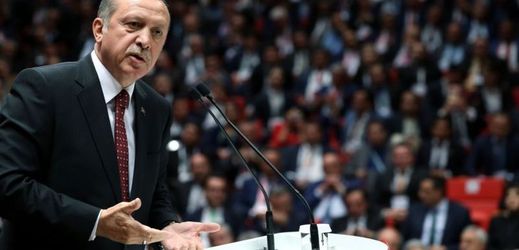 Německý satirik nesmí opakovat báseň urážející Erdogana