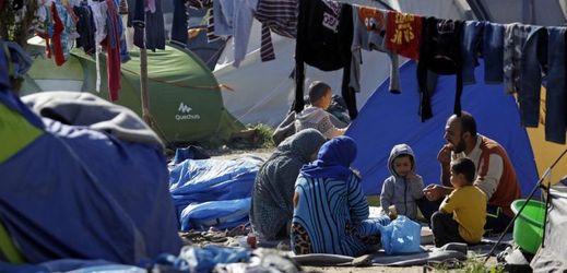 Uprchlíci v táboře Idomeni.