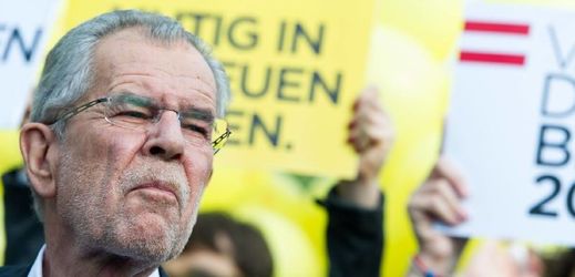 Novým rakouským prezidentem bude kandidát Zelených Alexander Van der Bellen.