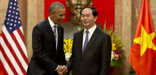 Americký prezident Barack Obama a jeho vietnamský protějšek Tran Dai Quang.
