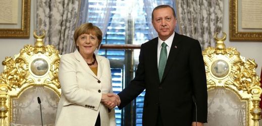 Německá kancléřka Angela Merkelová s tureckým prezidentem Recepem Tayyipem Erdoganem.