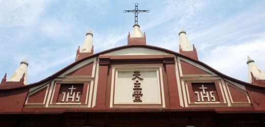 Čínská vláda nechala během dvou let strhnout odhadem až sedmnáct set křížů.