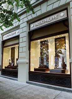 První samostatný obchod ve střední Evropě se nachází v Praze v pařížské ulici.