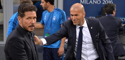 Trenéři Diego Simeone a Zinedine Zidane. 