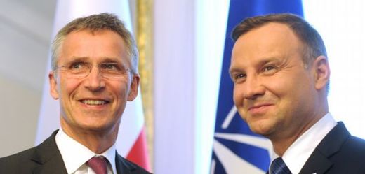 Jens Stoltenberg (vlevo) s polským prezidentem Andrzejem Dudou.