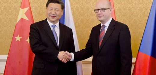 Setkání premiéra Sobotky s čínským prezidentem Si Ťin-pchingem.