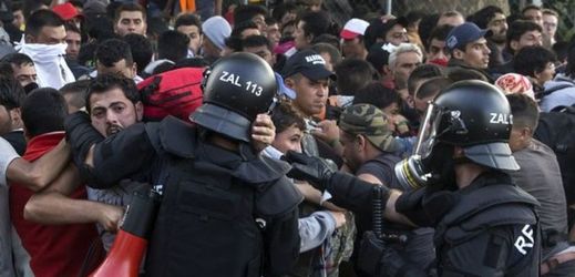 Vzbouření migranti v Maďarsku.