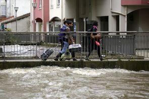 Francouzi museli kvůli povodním opustit své domovy.