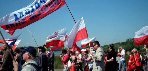 Polské vlajky (ilustrační foto).