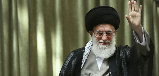Íránský duchovní vůdce ajatolláh Alí Chameneí .