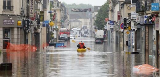 Záplavy ve Francii, Paříž evakuuje obyvatelstvo v povodí.