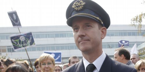 Francouzská vláda pilotům Air France řekla, že jejich plány na zastavení práce jsou nezodpovědné.