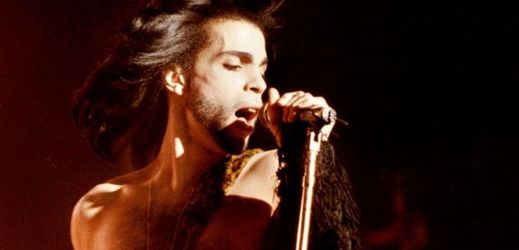 Světově uznávaný zpěvák Prince zemřel nečekaně.