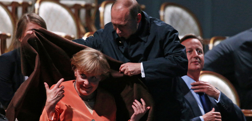 Ruský prezident s německou kancléřkou na summitu G20 v Petěrburgu. Jsou pro Němce Rusové hrozbou?
