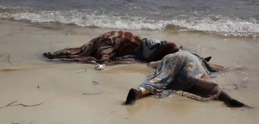 Záchranáři našli na libyjských plážích celkem 132 mrtvých těl.