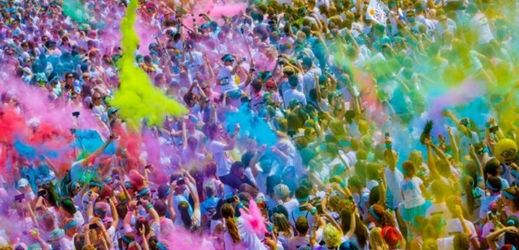Letošní ročník The Color Runu přilákal jedenáctitisícový dav milovníků barev a zábavy.