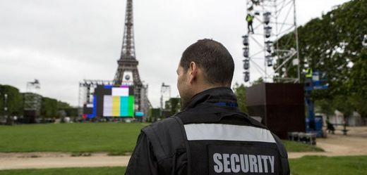 Ochranka v Paříži (ilustrační foto).