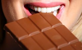 Celníci objevili v Maďarsku, Itálii, Litvě a Rumunsku padělané čokolády a sladkosti do západní Afriky.