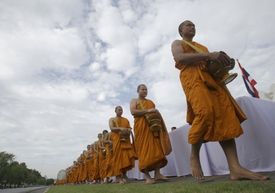 Ranní náboženskou ceremonii vedlo 770 buddhistických mnichů.