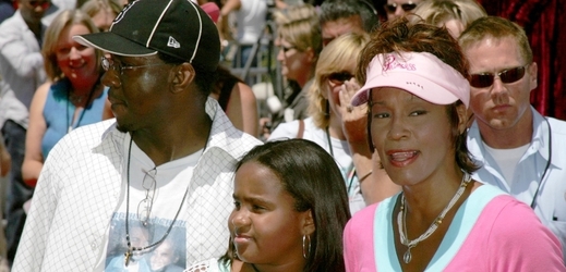 Před lety vypadali Bobby Brown, Bobbi Kristina Brown a Whitney Houston jako obyčejná spokojená americká rodina.