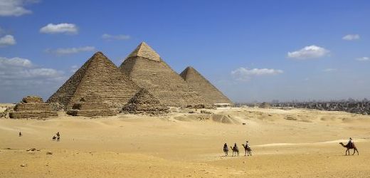 Islámský stát ve videu pohrozil, že zničí egyptské pyramidy. Egyptské úřady však hrozbu nepřipouštějí(ilustrační foto).
