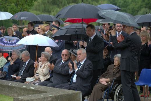 Prezident republiky Miloš Zeman během pietní akce.