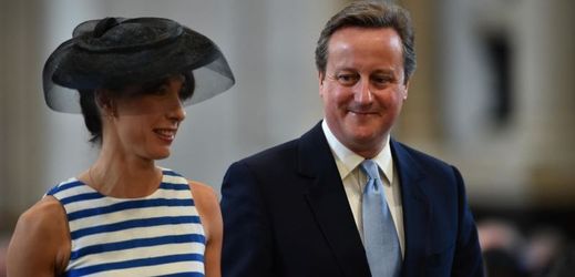 Britský premiér David Cameron s manželkou Samanthou na oslavách narozenin královny Alžběty II.