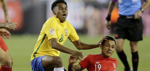 Fotbalisté Brazílie nepostoupili po prohře 0:1 s Peru.