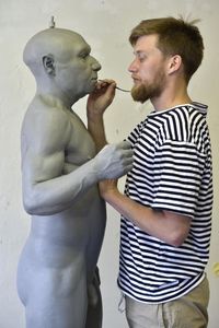 Klenotem výstavy bude socha neandrtálce od sochaře Ondřeje Bílka.