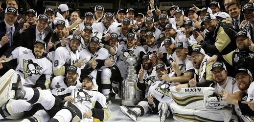 Hokejisté Pittsburghu Penguins vyhráli Stanleyův pohár.