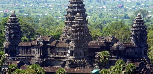 Slavný kambodžský chrám Angkor Vat.