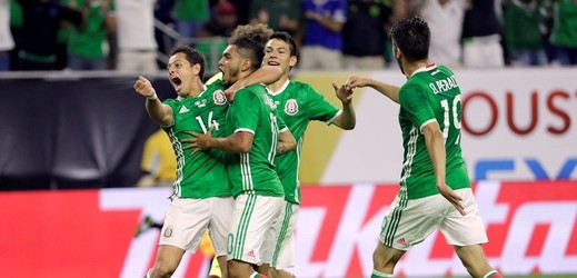 Fotbalisté Mexika remizovali na šampionátu Copa América s Venezuelou 1:1 a v přímém duelu dvou už jistých čtvrtfinalistů si zajistili postup do vyřazovacích bojů z prvního místa ve skupině C. 