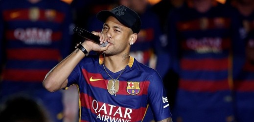 Barcelona zaplatí pokutu 5,5 milionu eur, kterou jí španělské úřady vyměřily kvůli podezření z krácení daní při přestupu brazilského reprezentanta Neymara v roce 2013. 