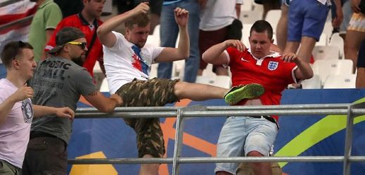 Ruští fanoušci se dopustili výtržností. 